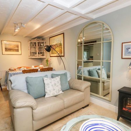The Blue House Villa Malpas  ภายนอก รูปภาพ