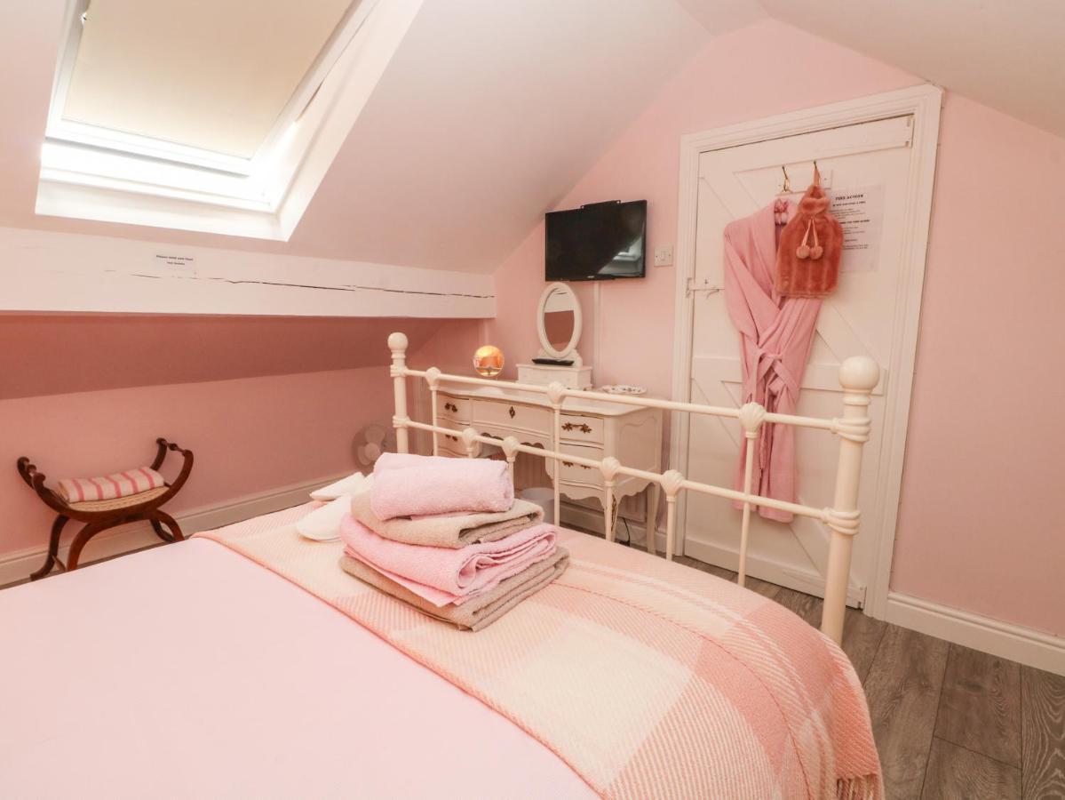 The Blue House Villa Malpas  ภายนอก รูปภาพ